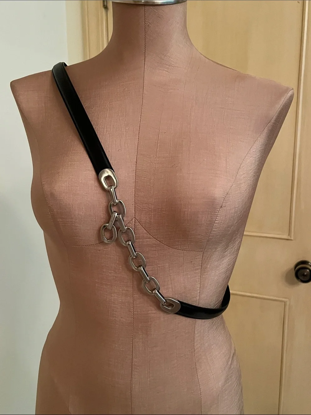 FOSSIL Contemporary Black Leather Chain-Link Waist Belt with Silver Hardware L